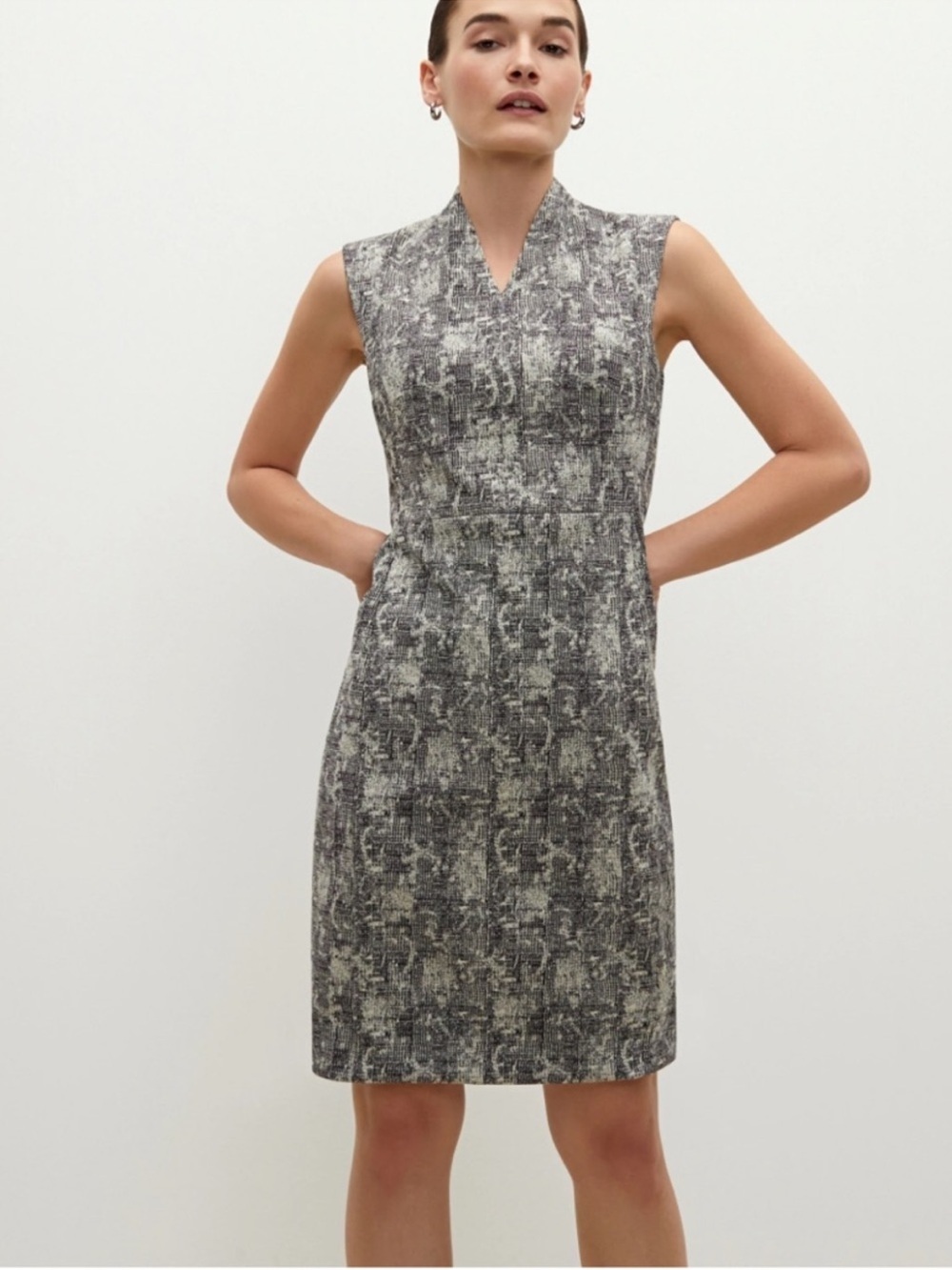 M.M.LaFleur The Aditi Dress—Crackle Sleeveless Gray Textured V-Neck Dress 6